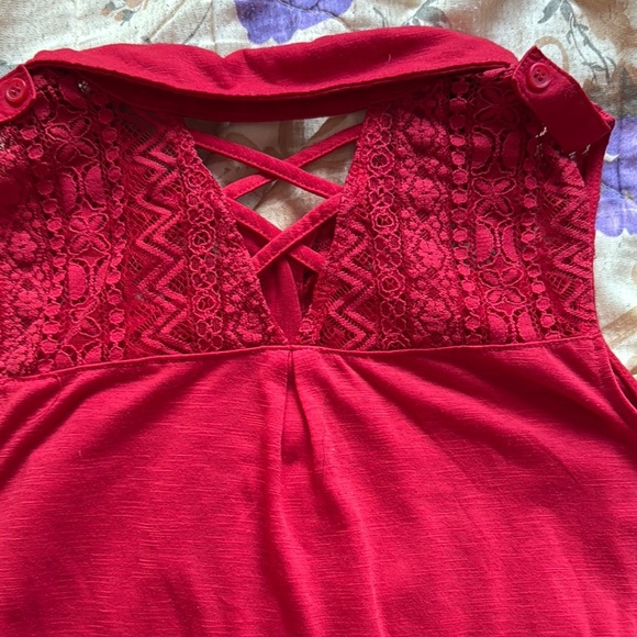 No Boundaries Red Sleeveless Button Down Blouse - Picture 7 of 7